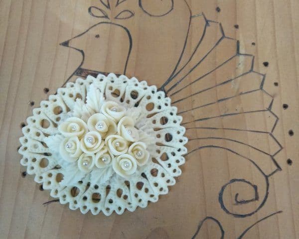 Prezioso decorato con fiori