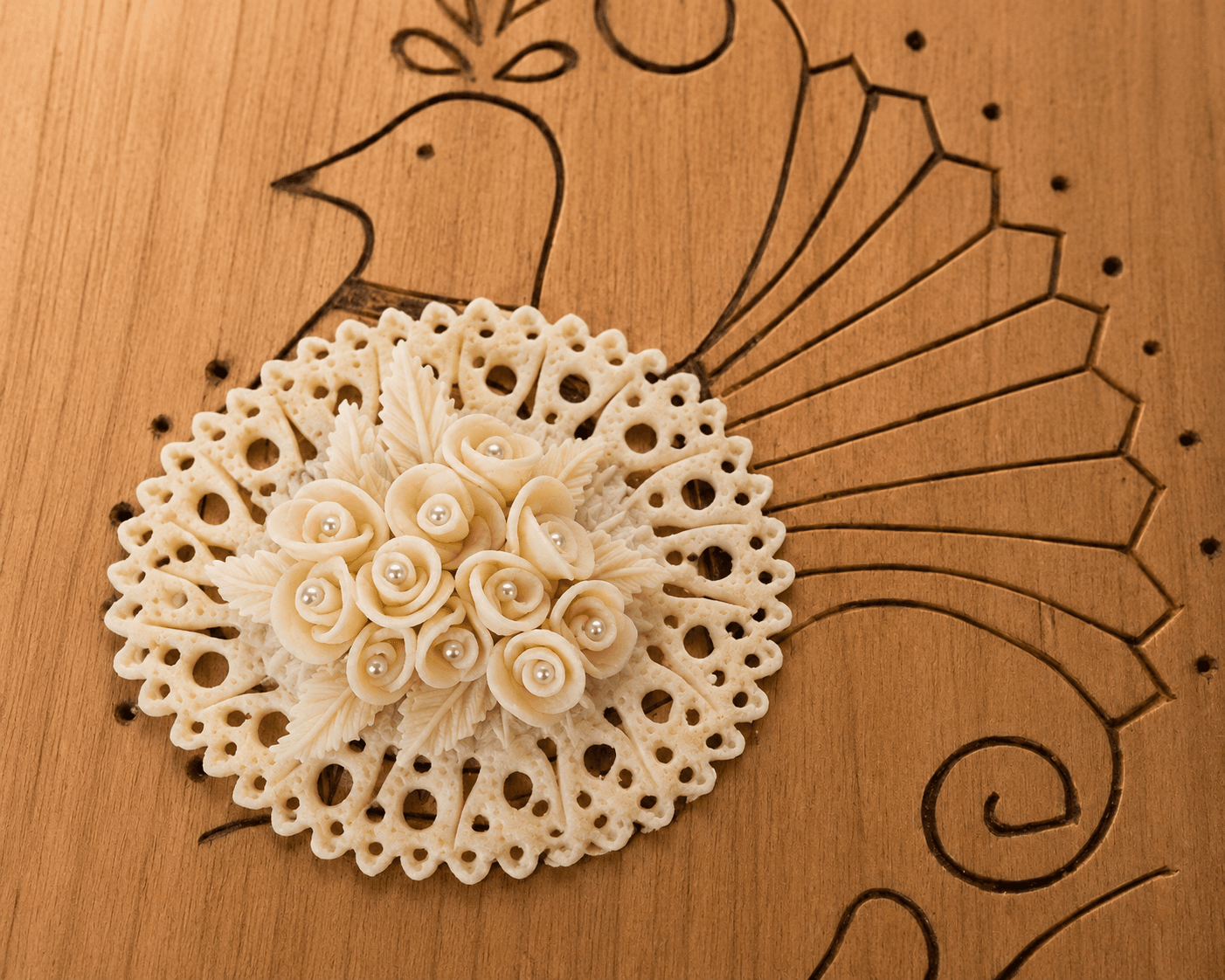 Prezioso decorato con fiori